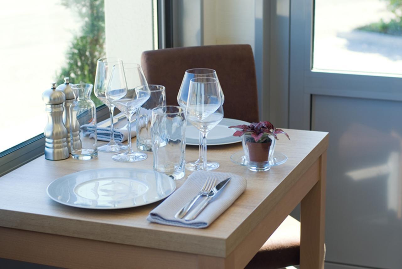 Logis Hotel Restaurant De La Madeleine Commercy Kültér fotó
